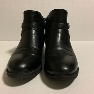 Women’s ankle boot/heel